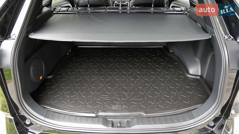 Позашляховик / Кросовер Toyota RAV4 2020 в Львові