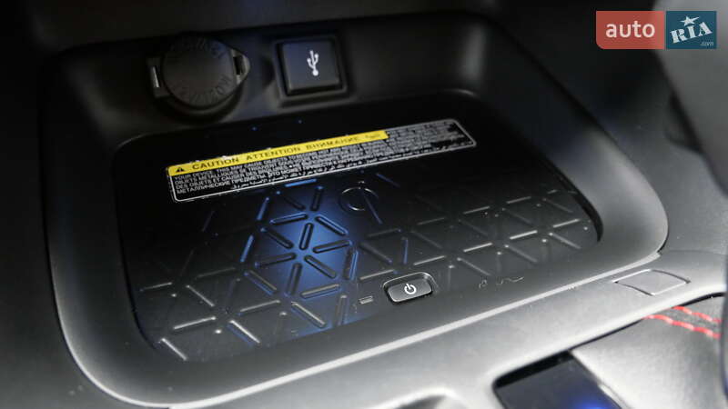 Позашляховик / Кросовер Toyota RAV4 2020 в Львові