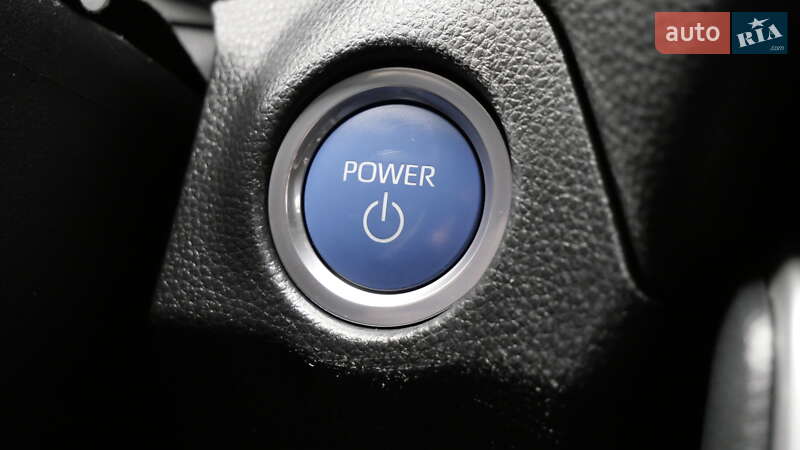 Позашляховик / Кросовер Toyota RAV4 2020 в Львові