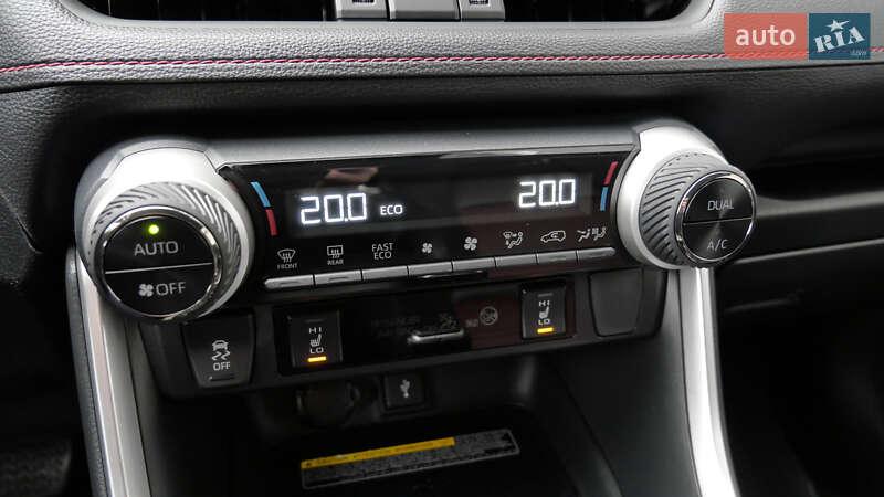 Позашляховик / Кросовер Toyota RAV4 2020 в Львові