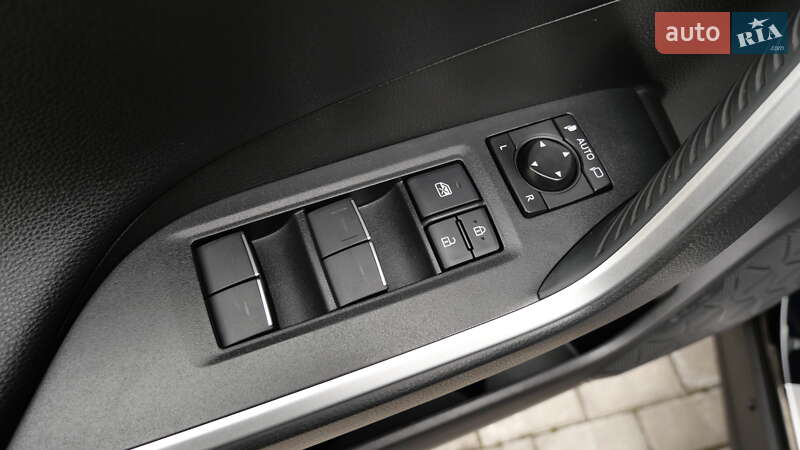 Позашляховик / Кросовер Toyota RAV4 2020 в Львові