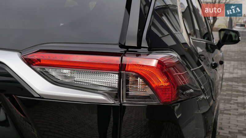 Позашляховик / Кросовер Toyota RAV4 2020 в Львові