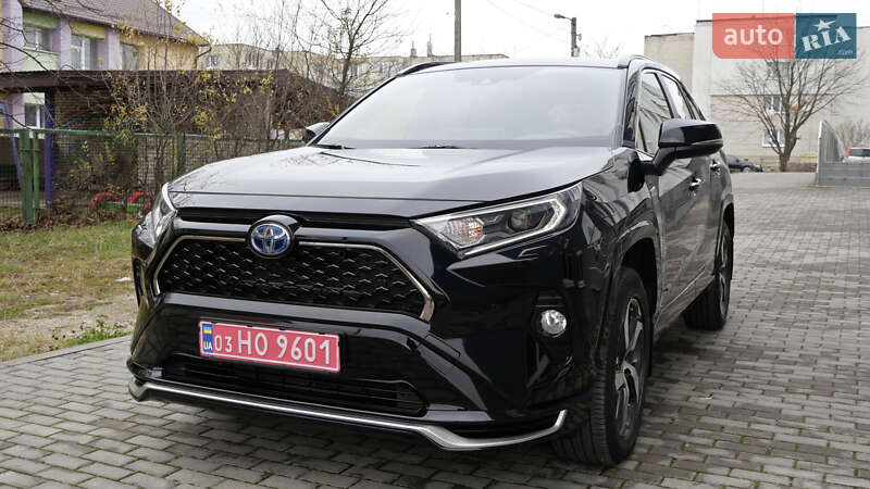 Позашляховик / Кросовер Toyota RAV4 2020 в Львові