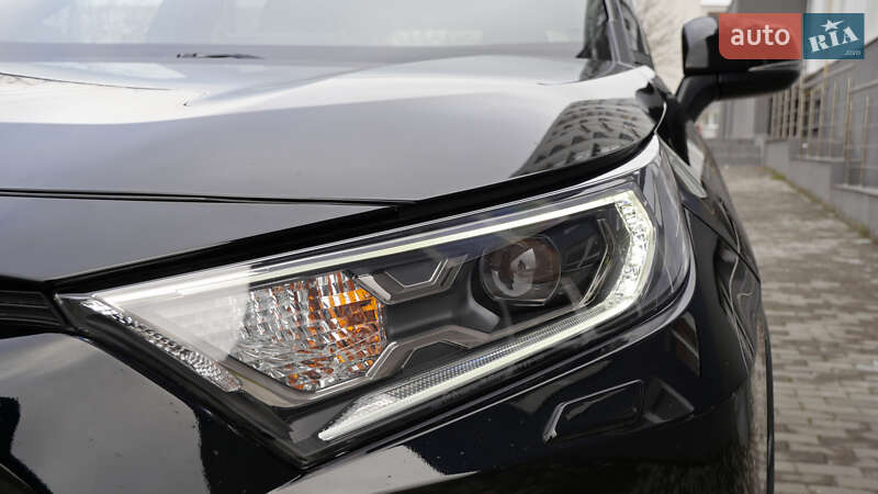 Позашляховик / Кросовер Toyota RAV4 2020 в Львові