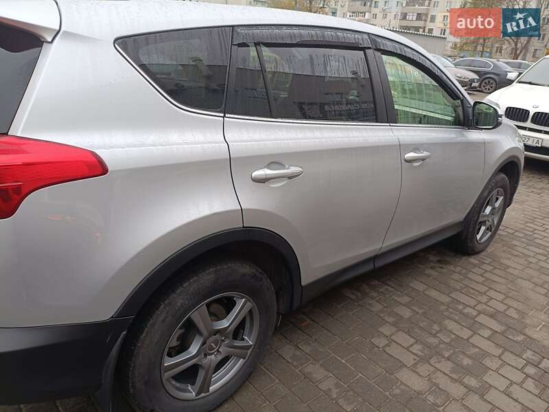 Позашляховик / Кросовер Toyota RAV4 2015 в Павлограді фото 4 Позашляховик / Кросовер Toyota RAV4 2015 в Павлограді