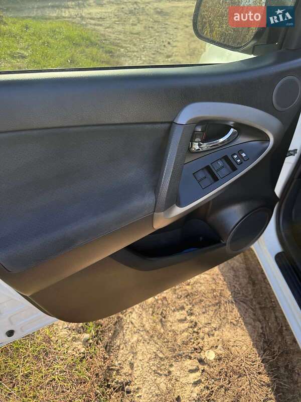Внедорожник / Кроссовер Toyota RAV4 2011 в Киеве фото 10 Внедорожник / Кроссовер Toyota RAV4 2011 в Киеве