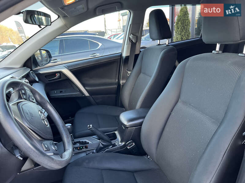 Позашляховик / Кросовер Toyota RAV4 2015 в Львові