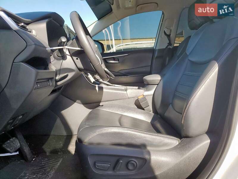 Внедорожник / Кроссовер Toyota RAV4 2019 в Черновцах