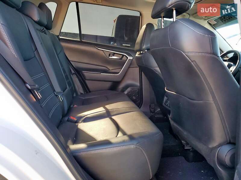 Внедорожник / Кроссовер Toyota RAV4 2019 в Черновцах