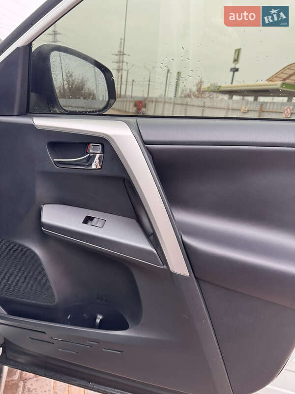 Позашляховик / Кросовер Toyota RAV4 2018 в Кривому Розі