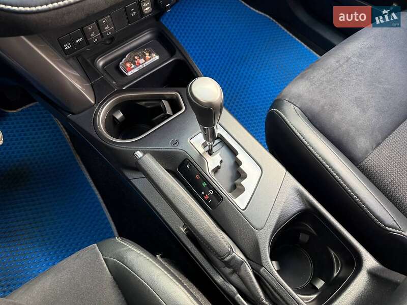 Внедорожник / Кроссовер Toyota RAV4 2017 в Киеве фото 20 Внедорожник / Кроссовер Toyota RAV4 2017 в Киеве