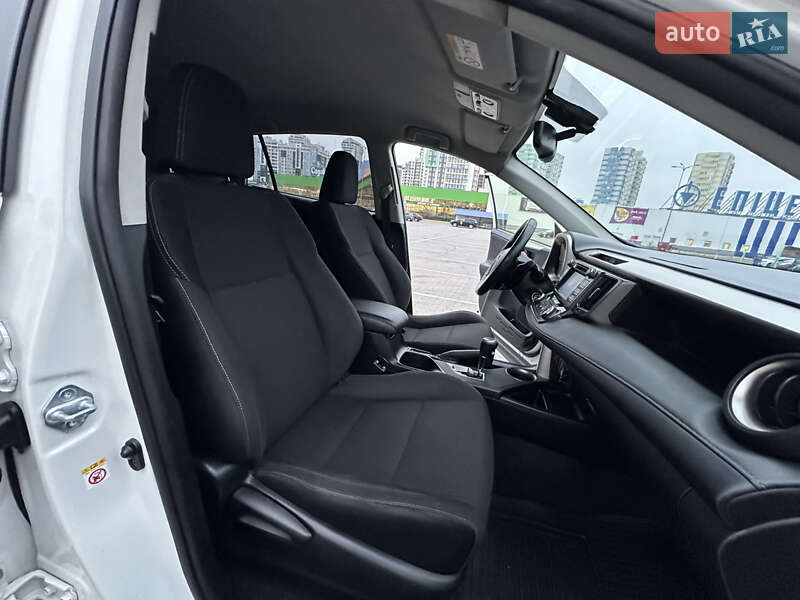 Позашляховик / Кросовер Toyota RAV4 2015 в Одесі