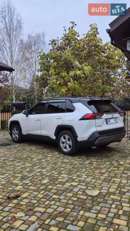 Позашляховик / Кросовер Toyota RAV4 2021 в Києві