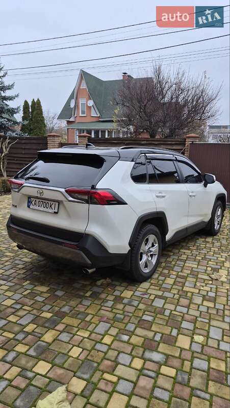 Позашляховик / Кросовер Toyota RAV4 2021 в Києві