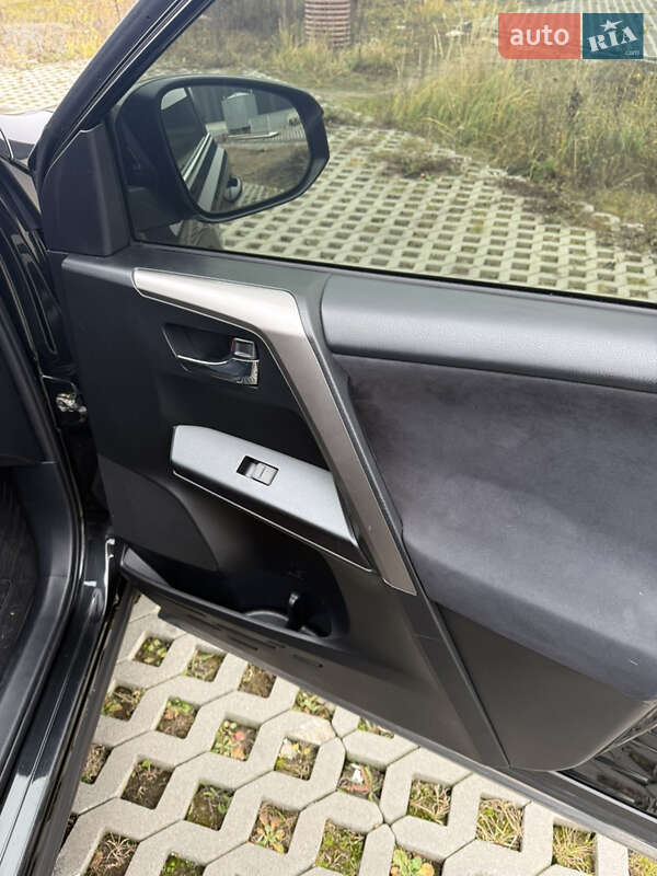 Внедорожник / Кроссовер Toyota RAV4 2017 в Хмельницком