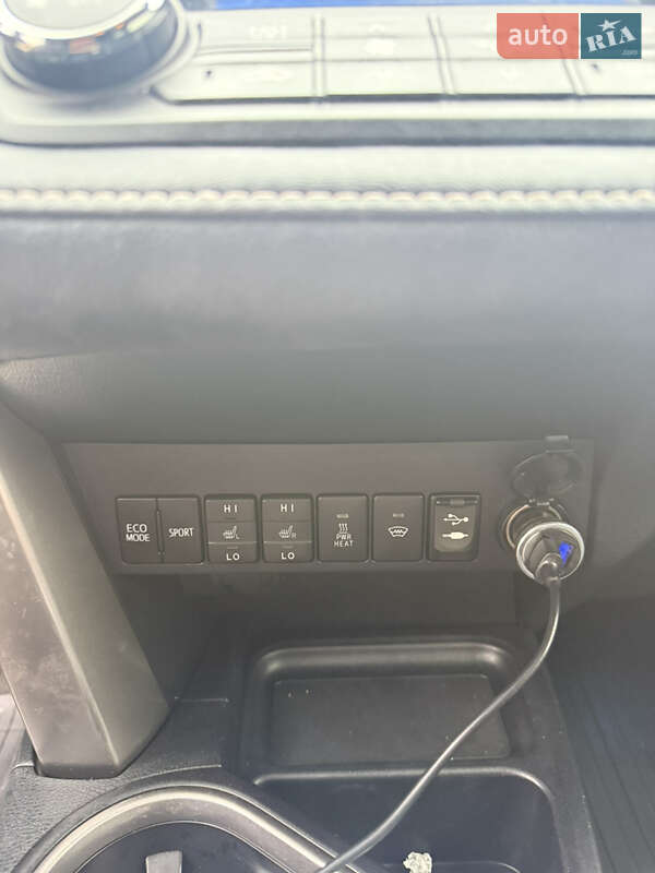 Внедорожник / Кроссовер Toyota RAV4 2017 в Хмельницком