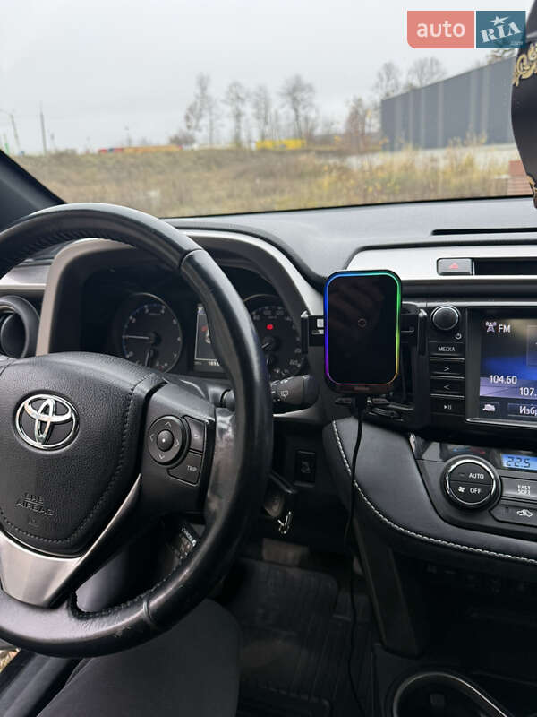 Внедорожник / Кроссовер Toyota RAV4 2017 в Хмельницком