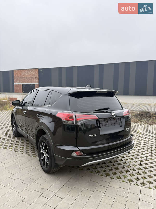 Внедорожник / Кроссовер Toyota RAV4 2017 в Хмельницком