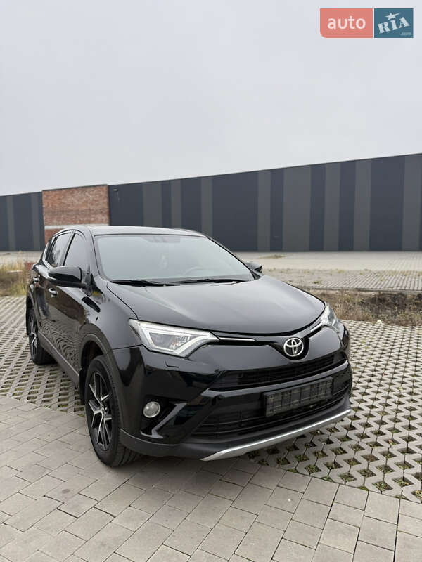 Внедорожник / Кроссовер Toyota RAV4 2017 в Хмельницком