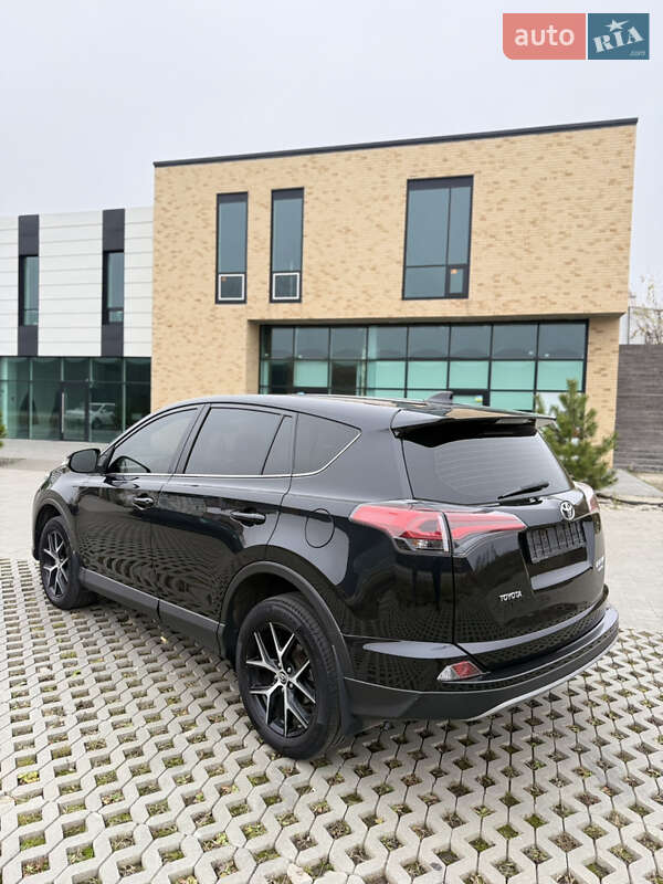 Внедорожник / Кроссовер Toyota RAV4 2017 в Хмельницком
