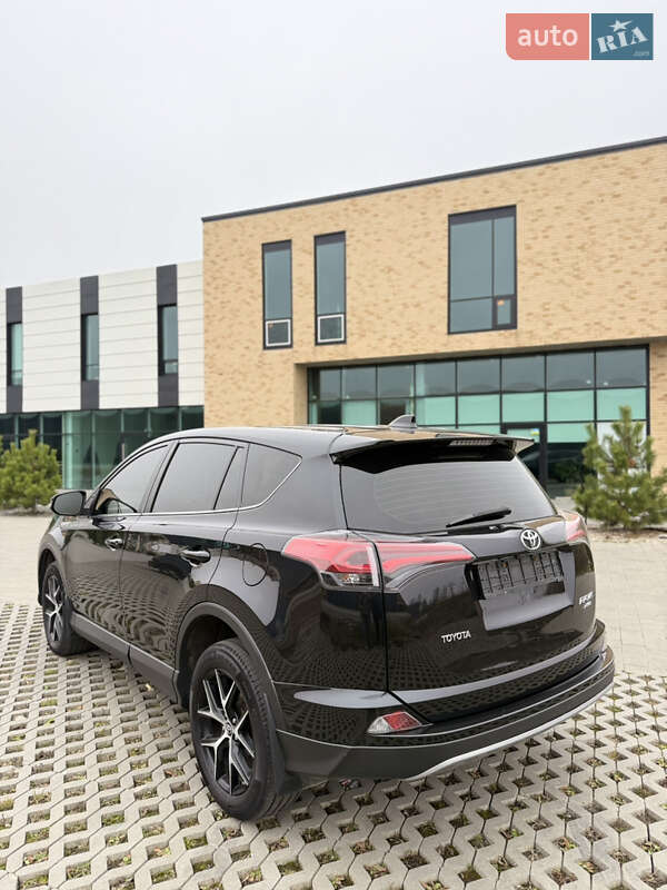 Внедорожник / Кроссовер Toyota RAV4 2017 в Хмельницком