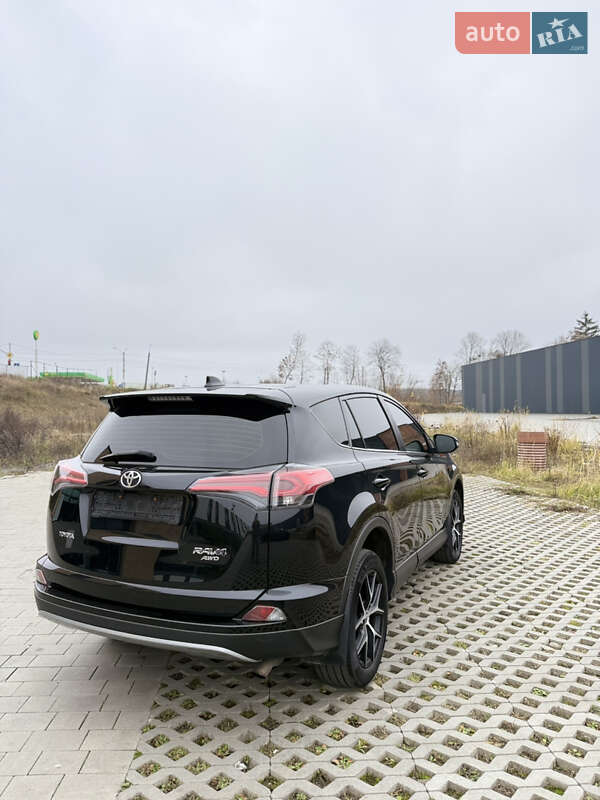 Внедорожник / Кроссовер Toyota RAV4 2017 в Хмельницком