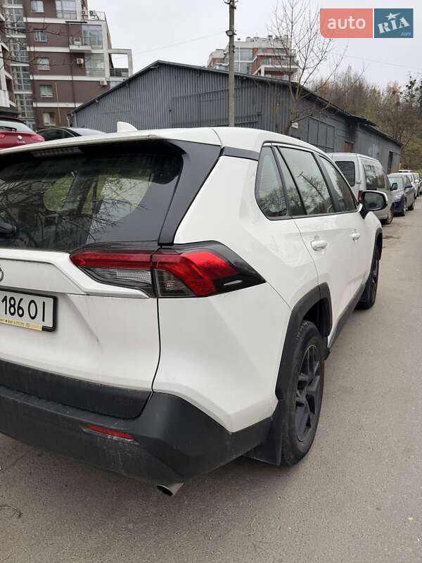 Позашляховик / Кросовер Toyota RAV4 2020 в Львові