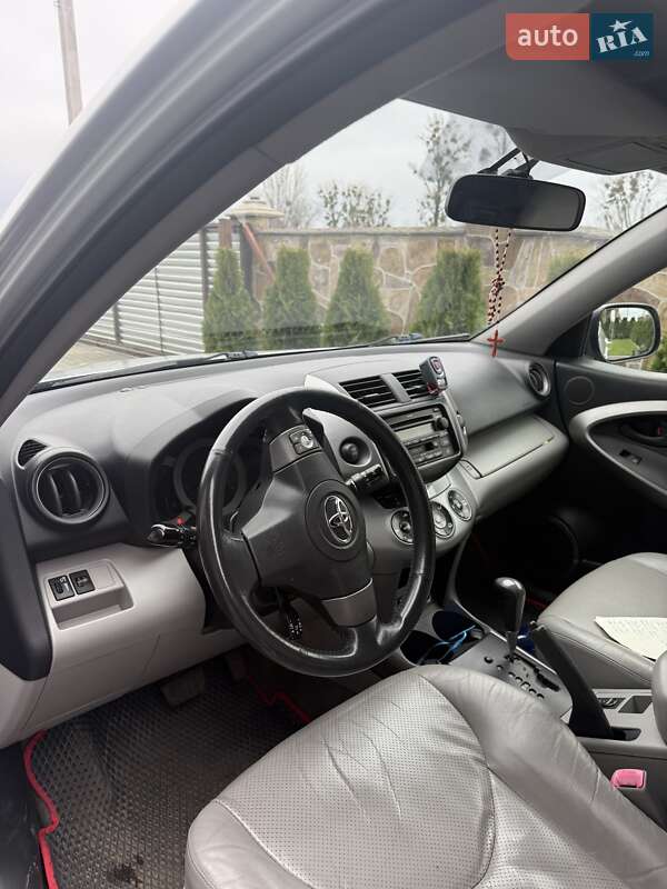 Внедорожник / Кроссовер Toyota RAV4 2007 в Жовкве