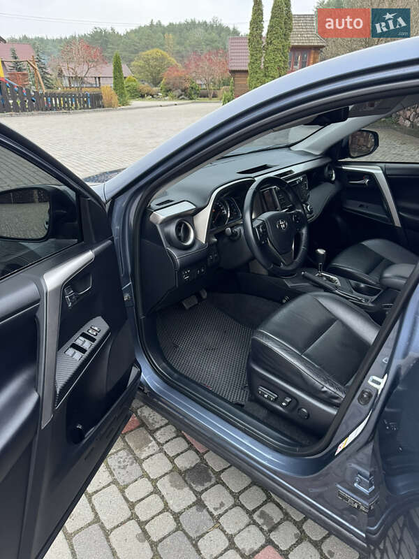 Внедорожник / Кроссовер Toyota RAV4 2013 в Любомле