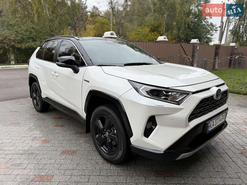 Внедорожник / Кроссовер Toyota RAV4 2021 в Киеве