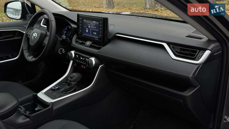 Внедорожник / Кроссовер Toyota RAV4 2021 в Киеве