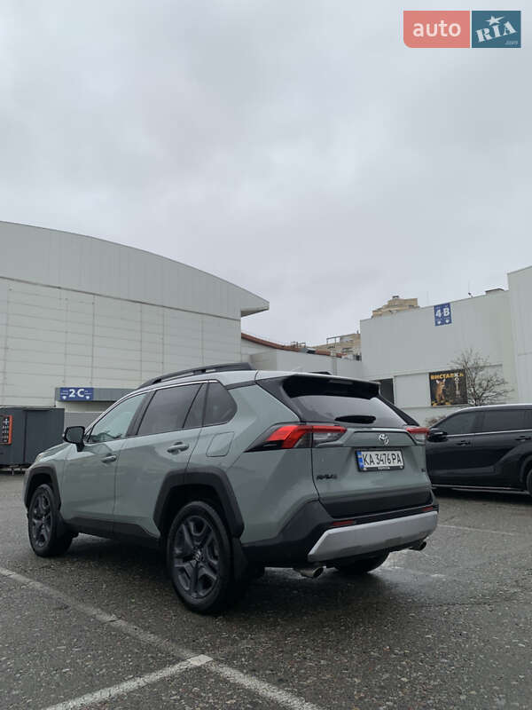 Внедорожник / Кроссовер Toyota RAV4 2022 в Киеве