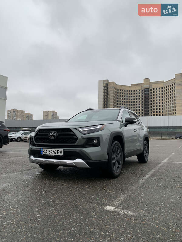 Внедорожник / Кроссовер Toyota RAV4 2022 в Киеве