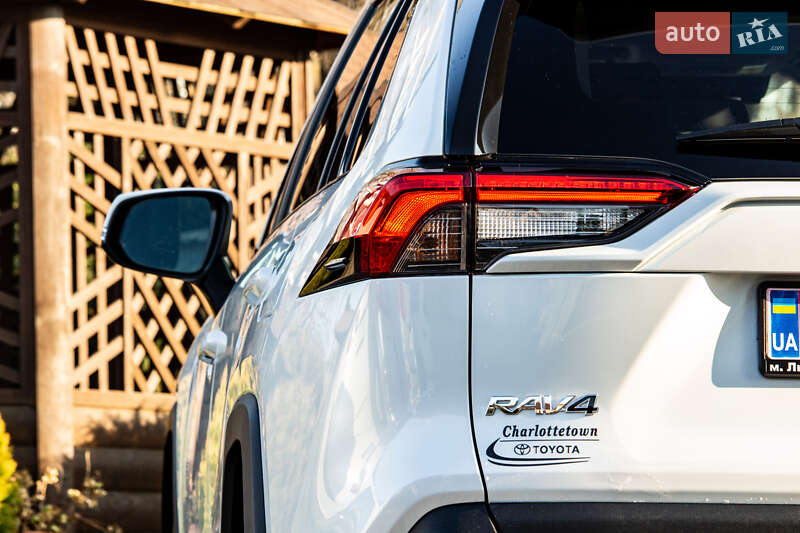 Внедорожник / Кроссовер Toyota RAV4 2025 в Львове