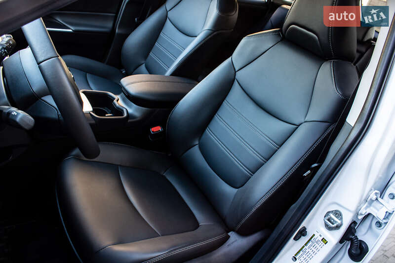 Внедорожник / Кроссовер Toyota RAV4 2025 в Львове