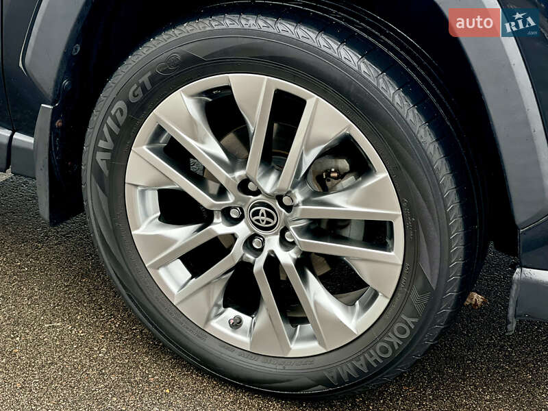Внедорожник / Кроссовер Toyota RAV4 2019 в Киеве