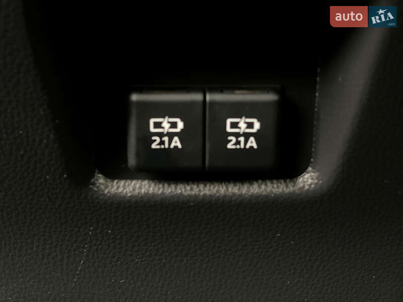 Внедорожник / Кроссовер Toyota RAV4 2019 в Киеве