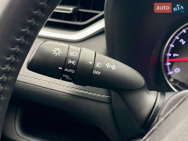 Внедорожник / Кроссовер Toyota RAV4 2019 в Киеве