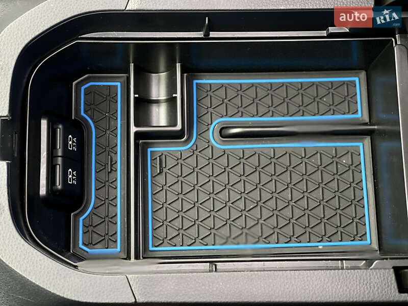 Внедорожник / Кроссовер Toyota RAV4 2019 в Киеве