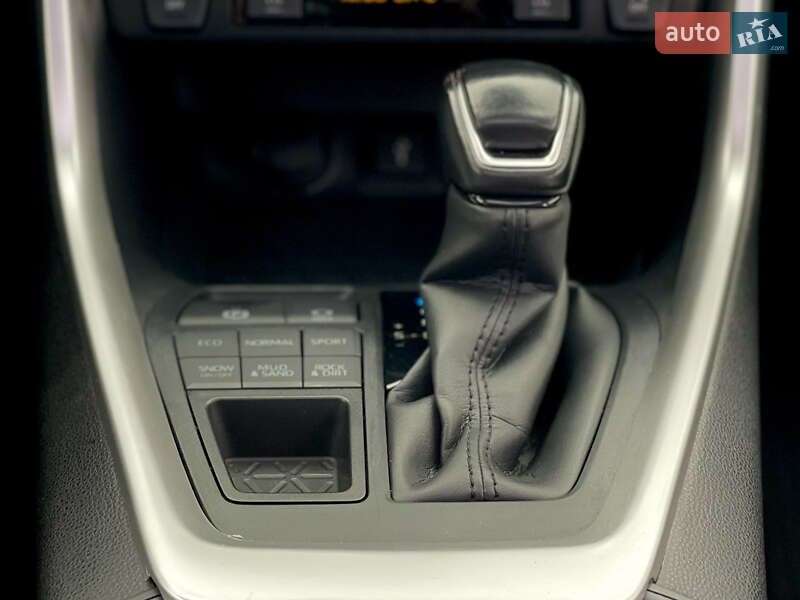 Внедорожник / Кроссовер Toyota RAV4 2019 в Киеве