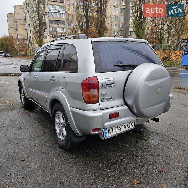 Внедорожник / Кроссовер Toyota RAV4 2001 в Киеве