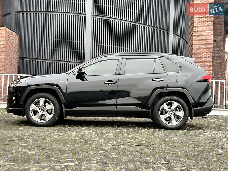 Внедорожник / Кроссовер Toyota RAV4 2021 в Днепре