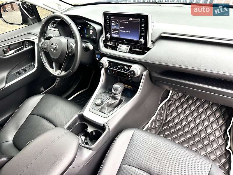 Внедорожник / Кроссовер Toyota RAV4 2021 в Днепре