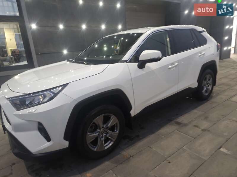 Внедорожник / Кроссовер Toyota RAV4 2022 в Харькове