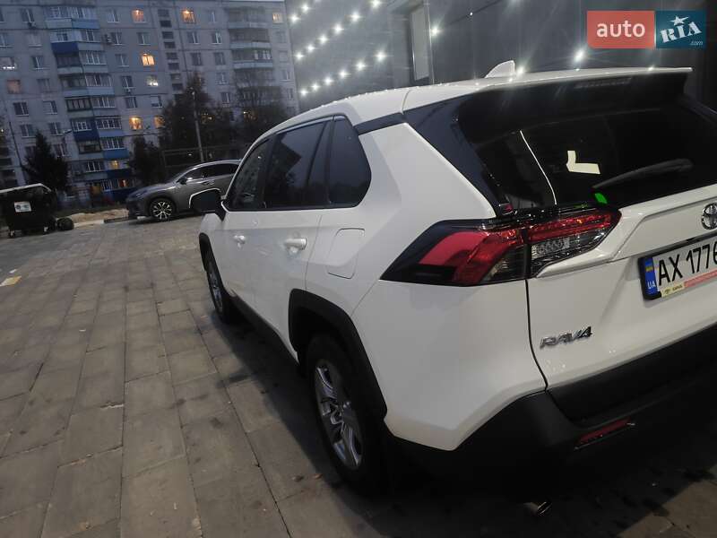 Внедорожник / Кроссовер Toyota RAV4 2022 в Харькове