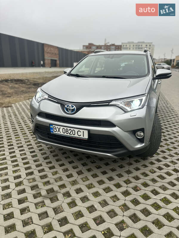Внедорожник / Кроссовер Toyota RAV4 2018 в Хмельницком