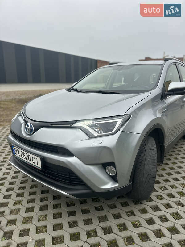 Внедорожник / Кроссовер Toyota RAV4 2018 в Хмельницком