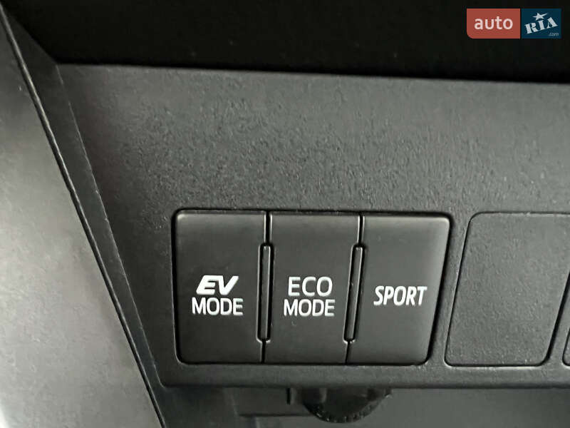 Внедорожник / Кроссовер Toyota RAV4 2018 в Киеве фото 31 Внедорожник / Кроссовер Toyota RAV4 2018 в Киеве