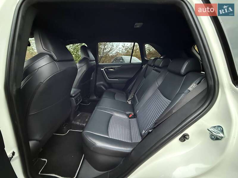 Позашляховик / Кросовер Toyota RAV4 2019 в Кривому Розі