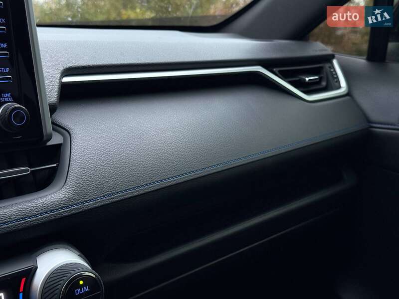 Позашляховик / Кросовер Toyota RAV4 2019 в Кривому Розі